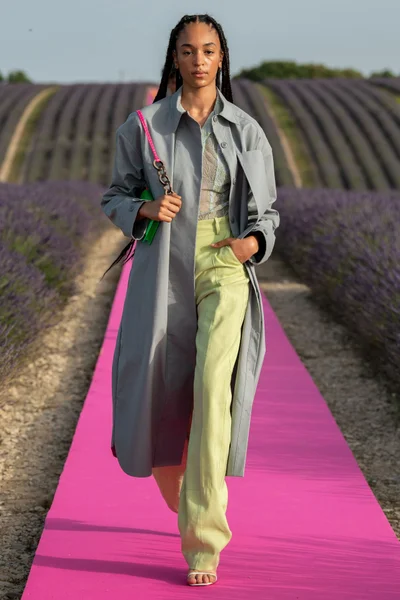 Look 49